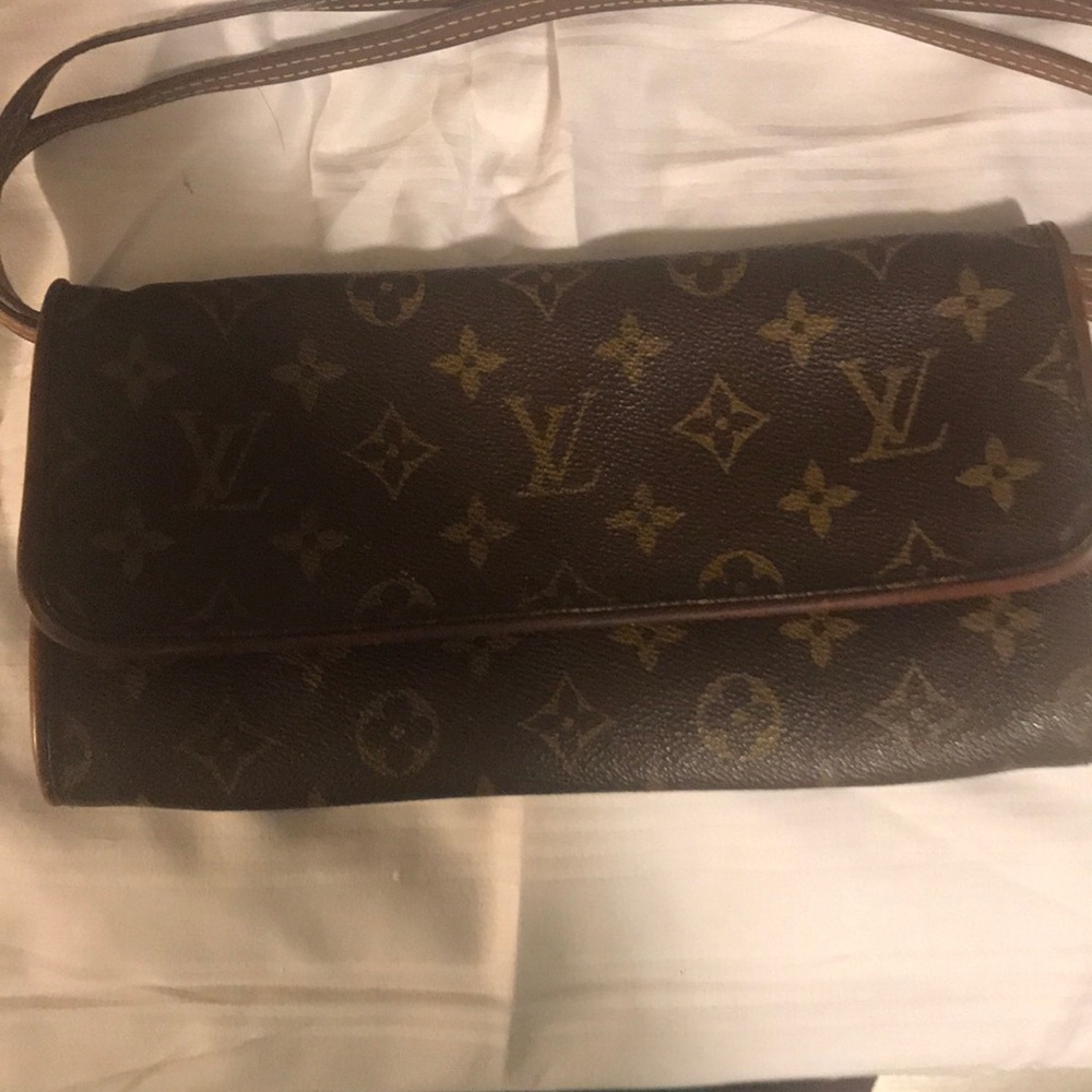 Louie v clutch